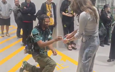 Punk proposes to girlfriend backstage at Evo Japan